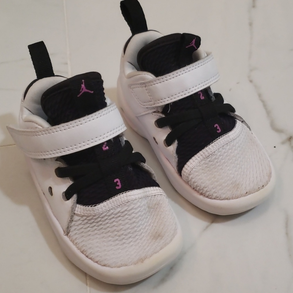 Jordan toddler sneakers size 5